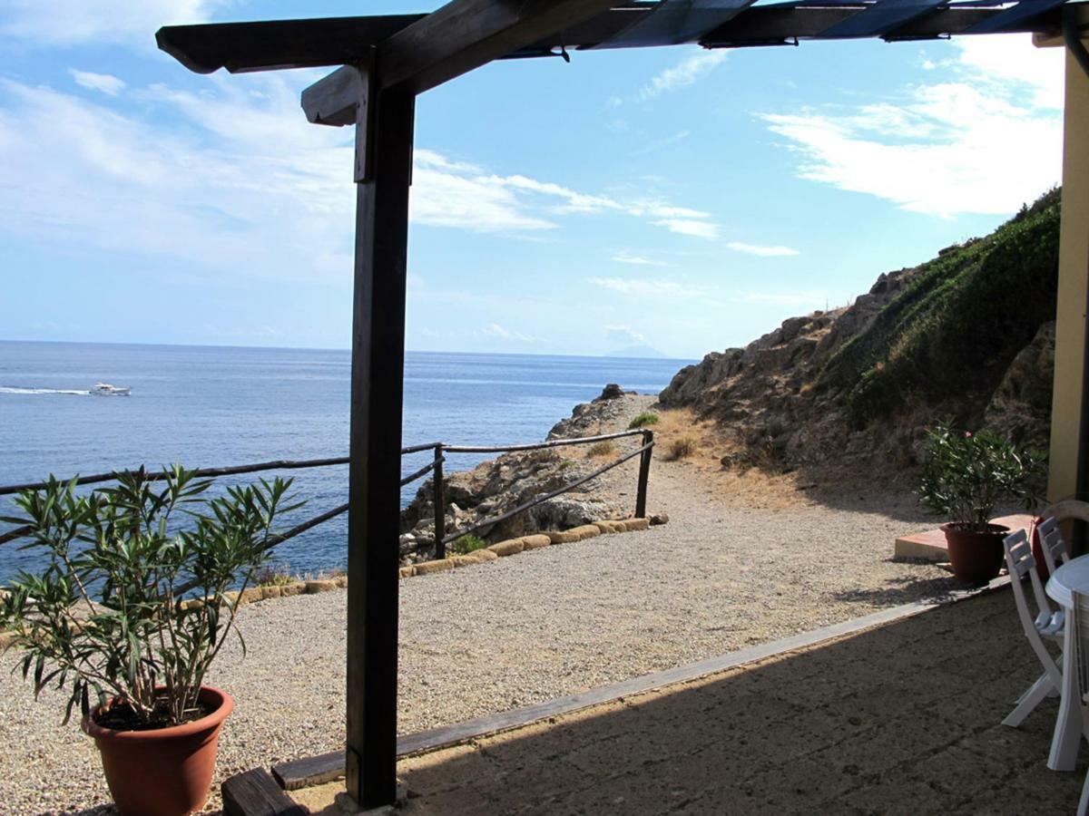 קאפוליברי Isola D'Elba Come In Barca, A Un Tuffo Dal Mare מראה חיצוני תמונה