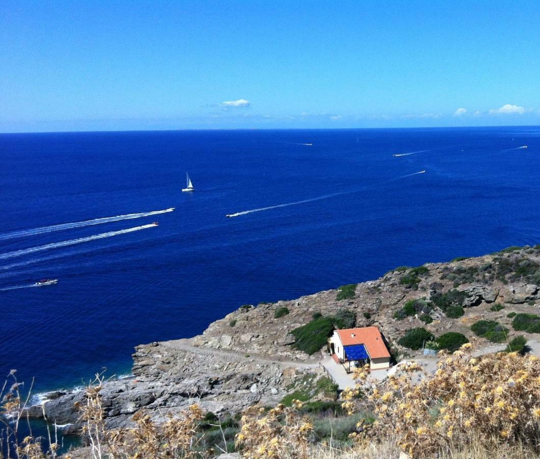 קאפוליברי Isola D'Elba Come In Barca, A Un Tuffo Dal Mare מראה חיצוני תמונה
