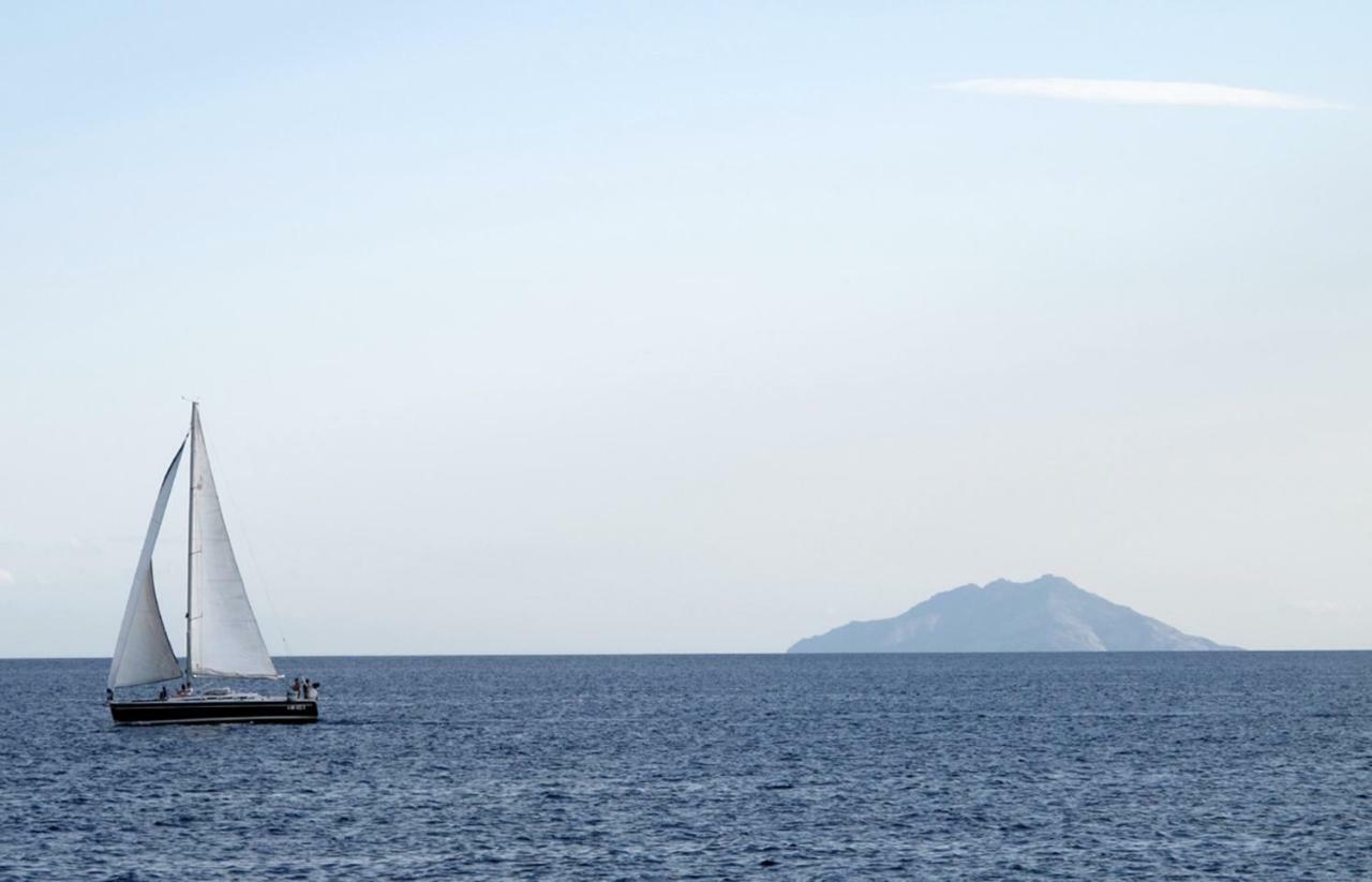 קאפוליברי Isola D'Elba Come In Barca, A Un Tuffo Dal Mare מראה חיצוני תמונה